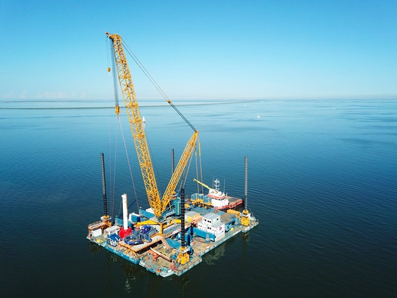 Demag PC 6800-1 lifts foundation piles for windfarm